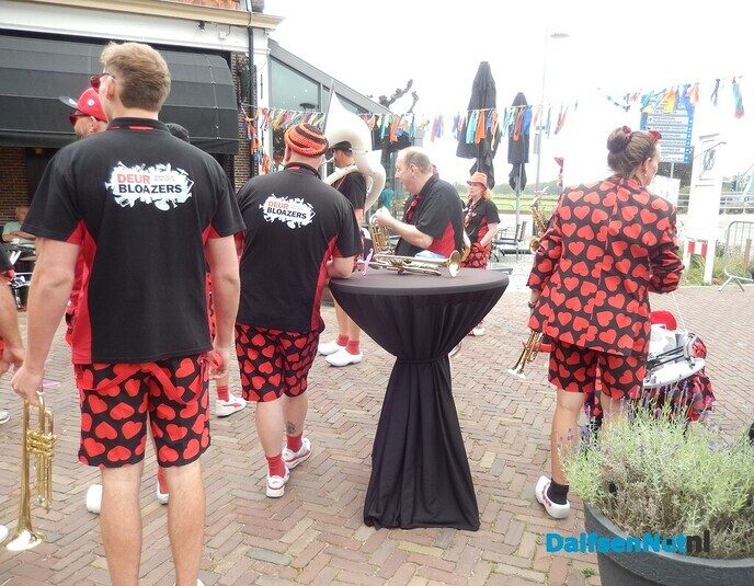 Gezellige middag tijdens Dweil’n an de Vechte - Foto: Willy