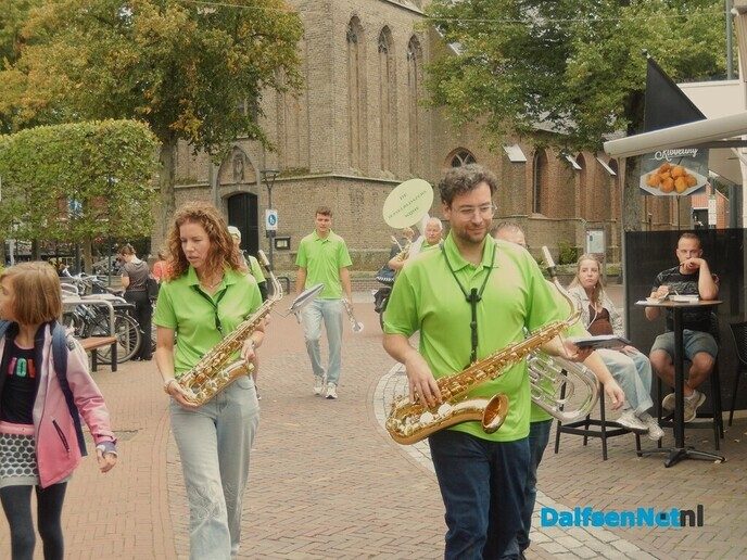 Gezellige middag tijdens Dweil’n an de Vechte - Foto: Willy