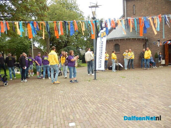 Gezellige middag tijdens Dweil’n an de Vechte - Foto: Willy