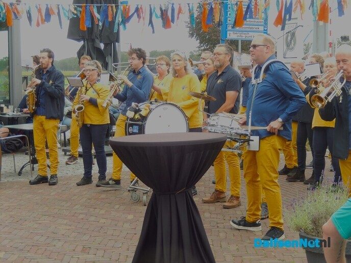 Gezellige middag tijdens Dweil’n an de Vechte - Foto: Willy