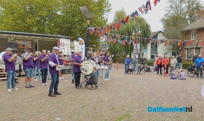 Gezellige middag tijdens Dweil’n an de Vechte - Foto: Willy