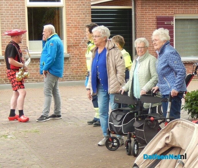 Gezellige middag tijdens Dweil’n an de Vechte - Foto: Willy