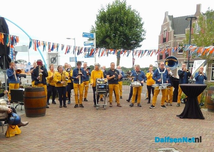 Gezellige middag tijdens Dweil’n an de Vechte - Foto: Willy