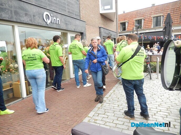 Gezellige middag tijdens Dweil’n an de Vechte - Foto: Willy