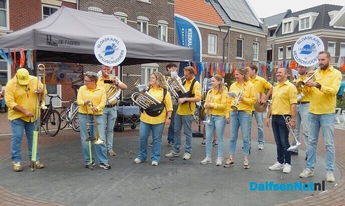 Gezellige middag tijdens Dweil’n an de Vechte - Foto: Willy