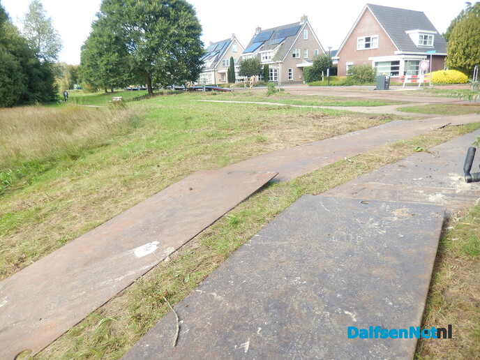 Er komt nog heel wat bij kijken voordat de kabels erin kunnen - Foto: Willy