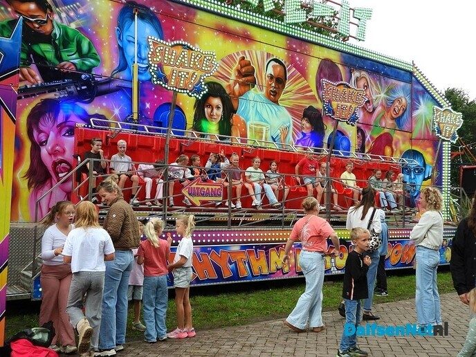 Schuilen, wandelen, gezellig kletsen, oliebollen en de kermis op! - Foto: Femmie Smink