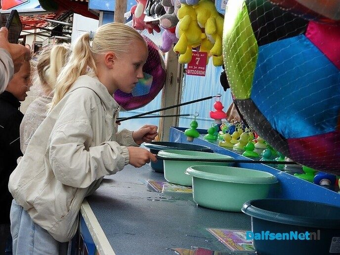 Schuilen, wandelen, gezellig kletsen, oliebollen en de kermis op! - Foto: Femmie Smink