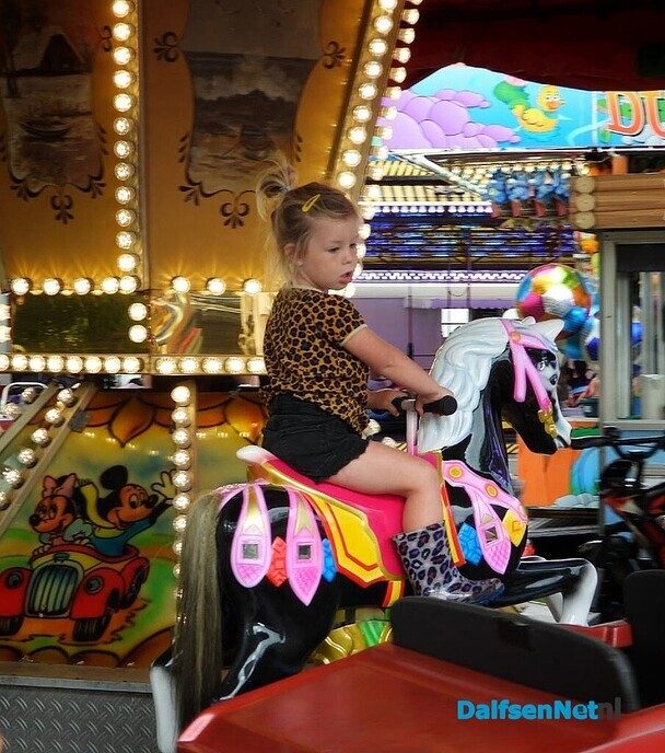 Schuilen, wandelen, gezellig kletsen, oliebollen en de kermis op! - Foto: Femmie Smink