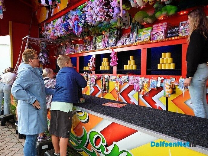 Schuilen, wandelen, gezellig kletsen, oliebollen en de kermis op! - Foto: Femmie Smink