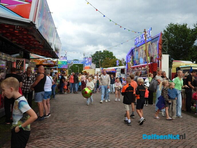 Schuilen, wandelen, gezellig kletsen, oliebollen en de kermis op! - Foto: Femmie Smink