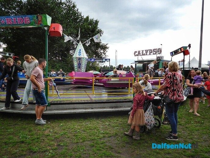 Schuilen, wandelen, gezellig kletsen, oliebollen en de kermis op! - Foto: Femmie Smink