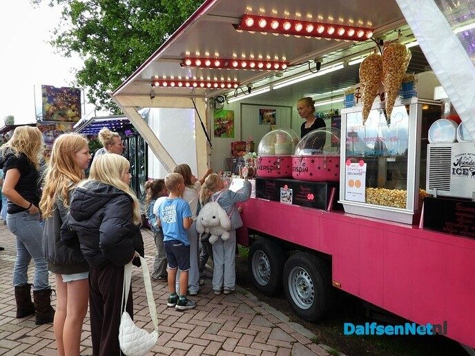 Schuilen, wandelen, gezellig kletsen, oliebollen en de kermis op! - Foto: Femmie Smink