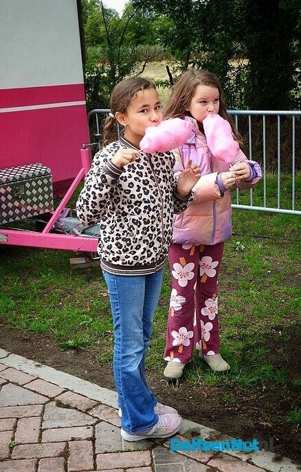 Schuilen, wandelen, gezellig kletsen, oliebollen en de kermis op! - Foto: Femmie Smink
