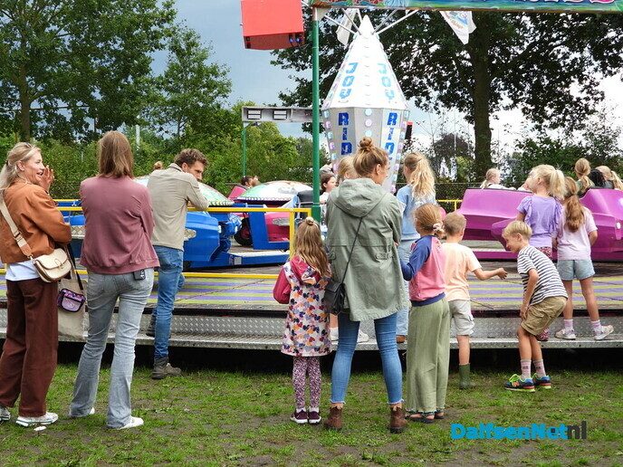 Schuilen, wandelen, gezellig kletsen, oliebollen en de kermis op! - Foto: Femmie Smink