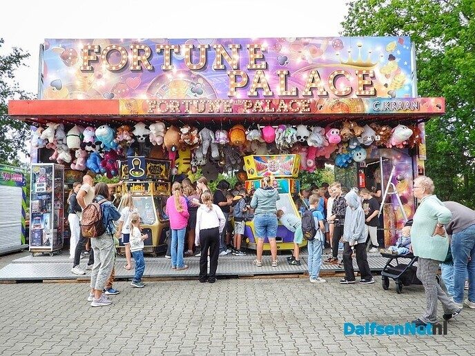 Schuilen, wandelen, gezellig kletsen, oliebollen en de kermis op! - Foto: Femmie Smink