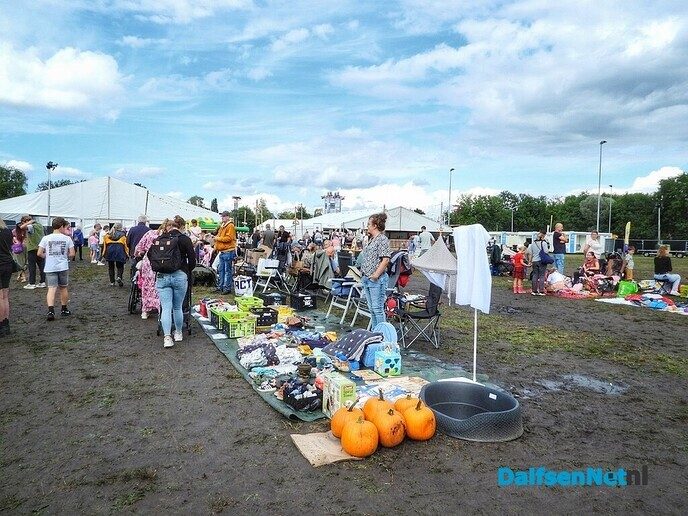 Schuilen, wandelen, gezellig kletsen, oliebollen en de kermis op! - Foto: Femmie Smink