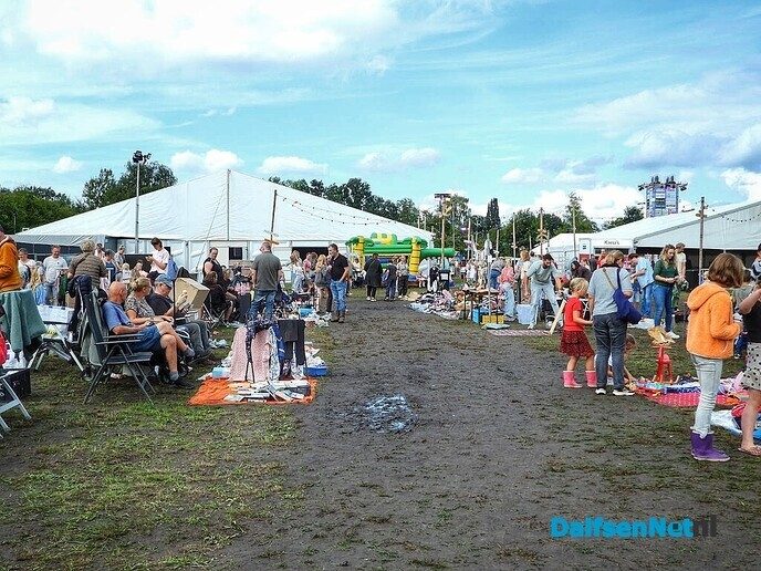 Schuilen, wandelen, gezellig kletsen, oliebollen en de kermis op! - Foto: Femmie Smink