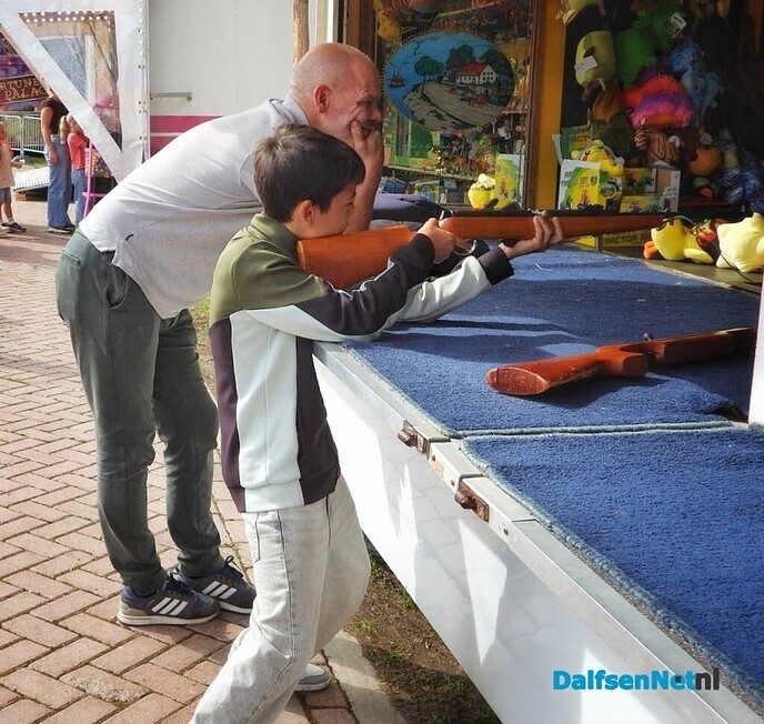 Schuilen, wandelen, gezellig kletsen, oliebollen en de kermis op! - Foto: Femmie Smink