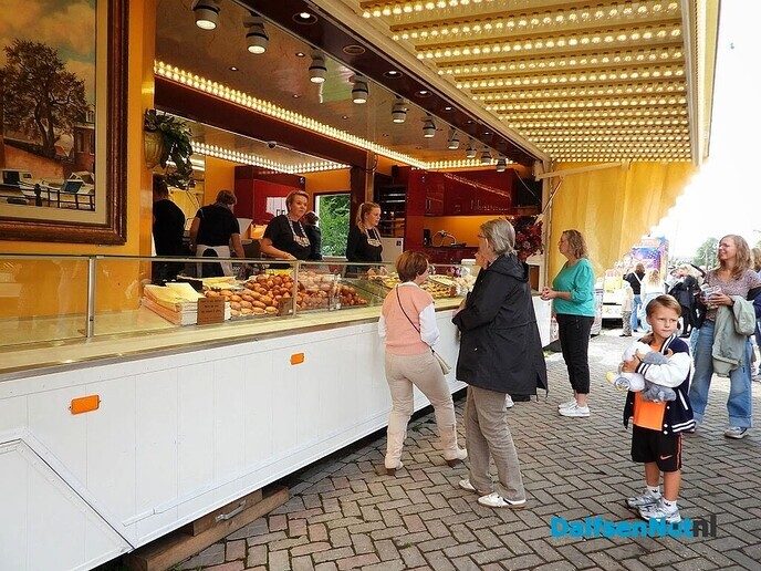 Schuilen, wandelen, gezellig kletsen, oliebollen en de kermis op! - Foto: Femmie Smink