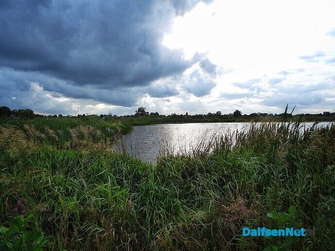 Prachtige avondlucht en idyllisch landschap in Nieuwleusen - Foto: Femmie Smink