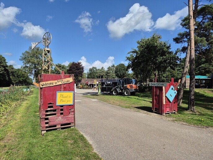 De zelfbouw gitaren kunnen worden uitgepakt - Foto: Ingezonden foto