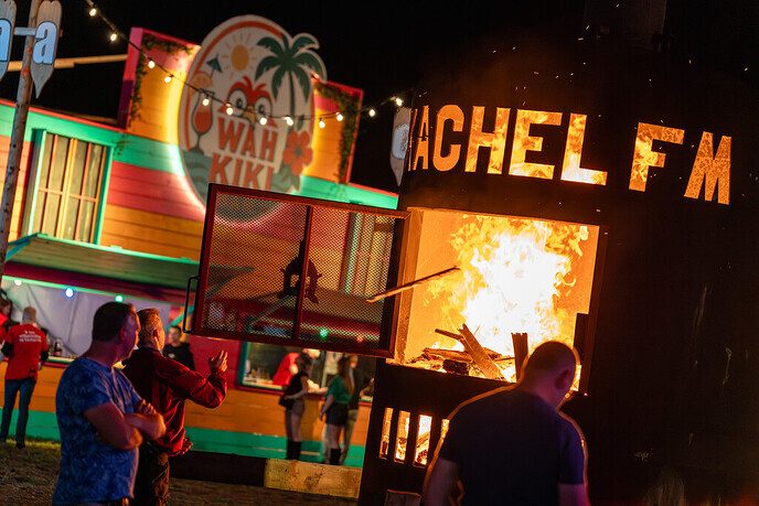 Kachel FM gaat ‘On Air’: helikoptervlucht mogelijk tijdens feestweekend