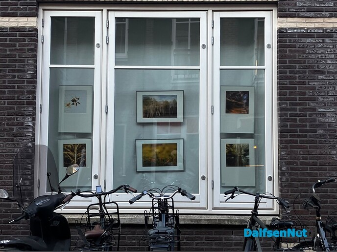 Mogelijkheid voor nieuwe exposities in vitrine AH Dalfsen - Foto: Paul Scholten