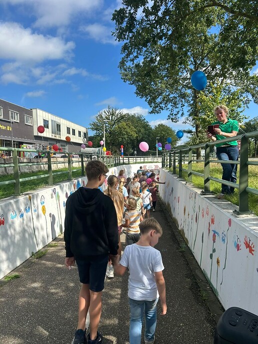 Beelden van de echte opening van de fietstunnel in Ankum - Foto: Ingezonden foto