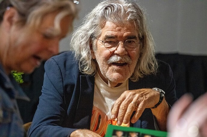 Bennie Jolink in Dalfsen signeersessie nieuw album Normaal - Foto: Ingezonden foto