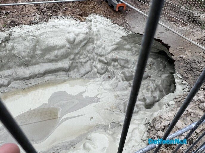 Dalfsen op de kop vanwege grote zwarte buizen - Foto: Ingezonden foto