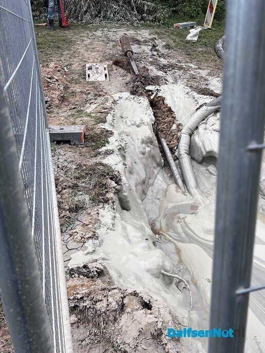 Dalfsen op de kop vanwege grote zwarte buizen - Foto: Ingezonden foto