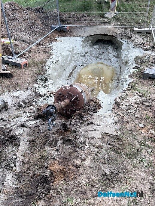 Dalfsen op de kop vanwege grote zwarte buizen - Foto: Ingezonden foto