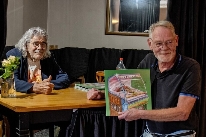 Bennie Jolink in Dalfsen signeersessie nieuw album Normaal - Foto: Ingezonden foto