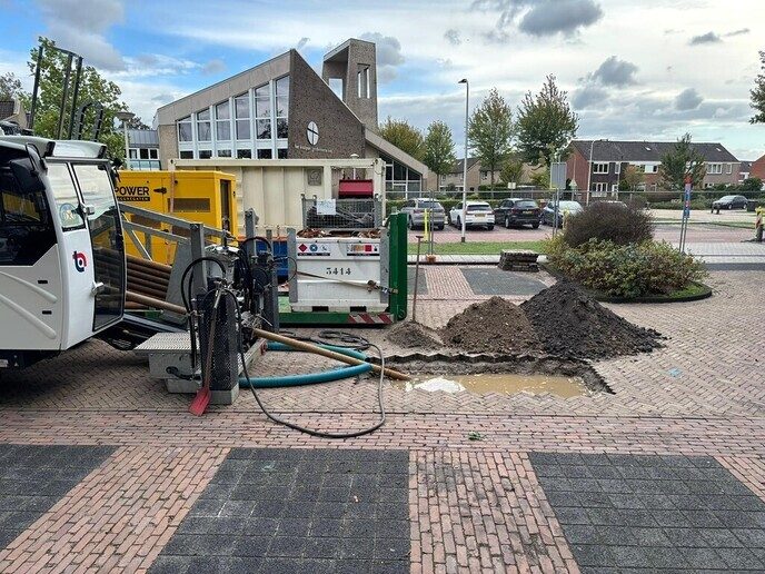 Merel: Overal nieuwe kabels in de grond?