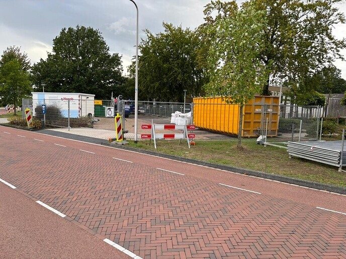 Merel: Overal nieuwe kabels in de grond?