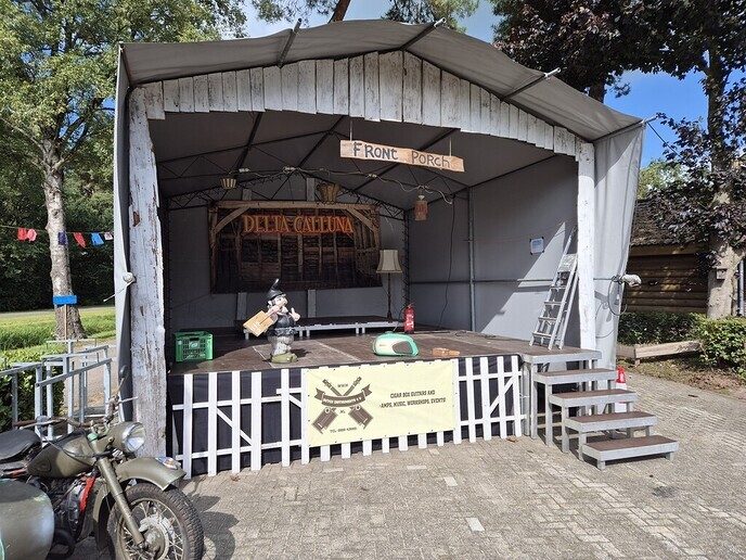 De zelfbouw gitaren kunnen worden uitgepakt - Foto: Ingezonden foto