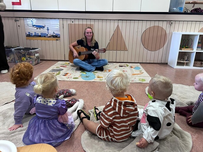 Gezellig voorleesfeest voor jong en oud bij Kinderopvang Mathil