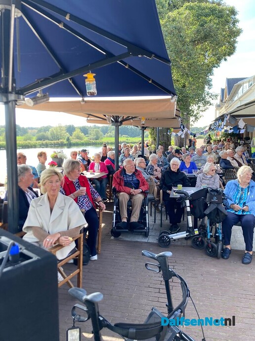 Lionsclub bezorgt ouderen een gezellige middag