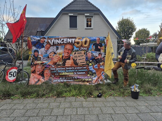 Goedlachse tandarts alweer 50 - Foto: Ingezonden foto