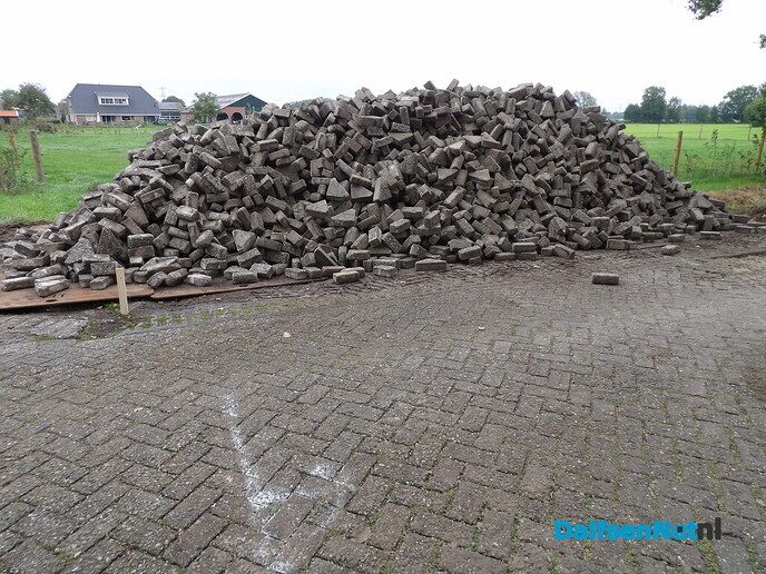 Klinkers eruit, Twentseweg krijgt een opknapbeurt - Foto: Willy