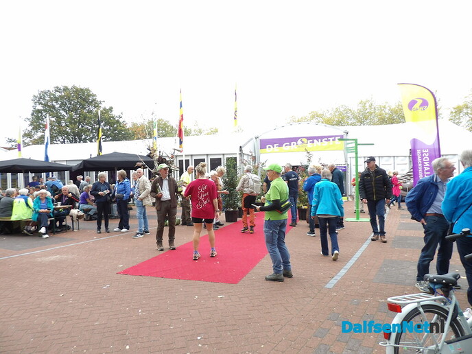 Prachtige slotdag van de Sallandse Wandelvierdaagse in Raalte - Foto: Willy