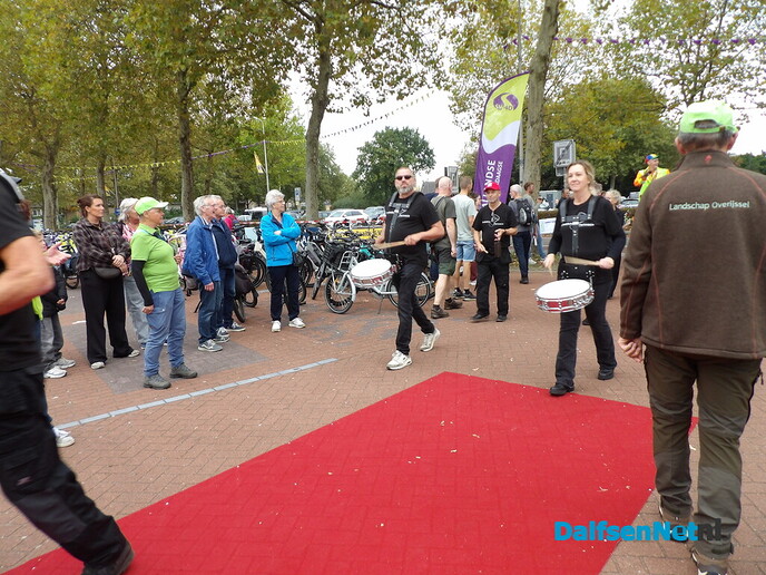 Prachtige slotdag van de Sallandse Wandelvierdaagse in Raalte - Foto: Willy