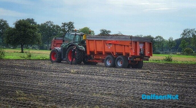 Aardappels rooien aan de Wethouder Bijkersweg - Foto: Femmie Smink