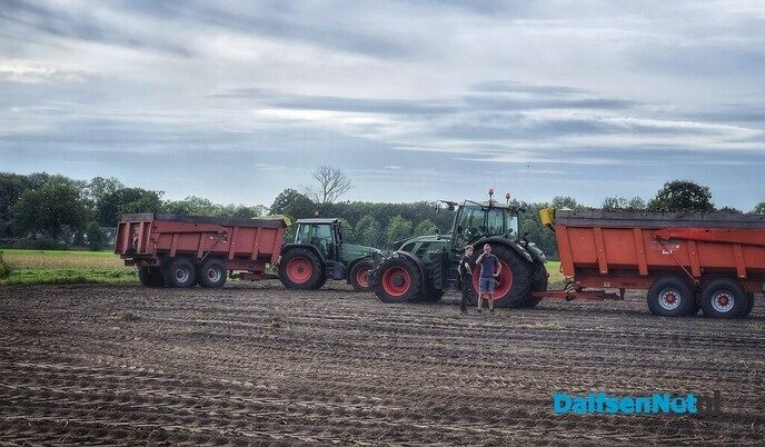 Aardappels rooien aan de Wethouder Bijkersweg - Foto: Femmie Smink