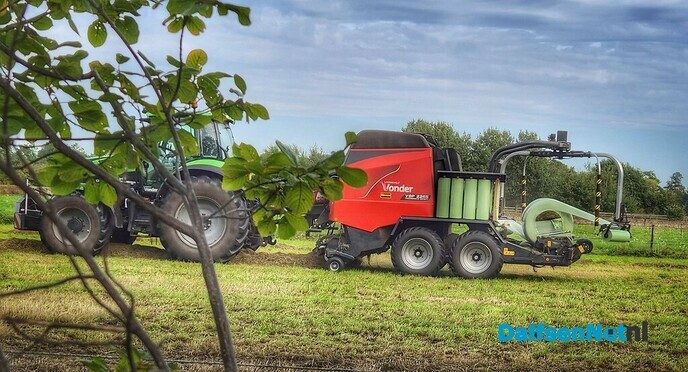 Aardappels rooien aan de Wethouder Bijkersweg - Foto: Femmie Smink