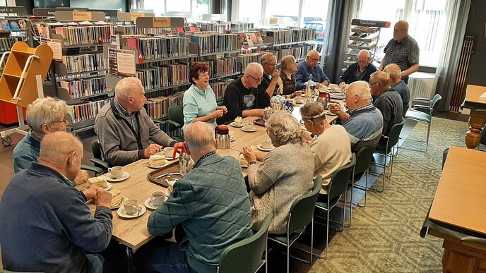 Koersbalclub aan het gebak - Foto: Ingezonden foto