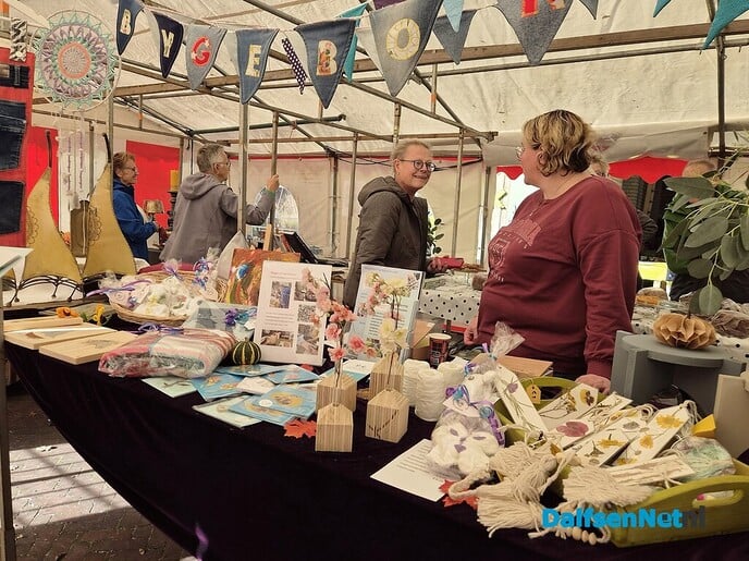 Genieten van de herfstmarkt bij BalkInn in Nieuwleusen - Foto: Femmie Smink