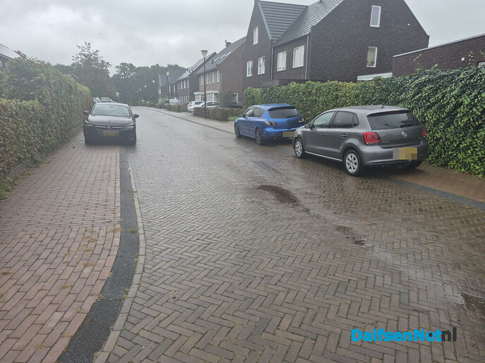 Auto’s aan beide kanten op de stoep. Dit moet nu echt stoppen!