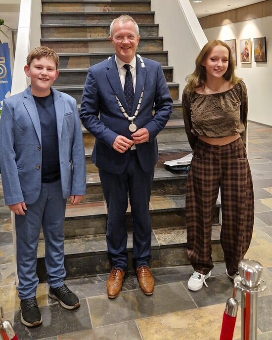 Anne van Gelder officieel geïnstalleerd als kinderburgemeester - Foto: Gemeente Dalfsen